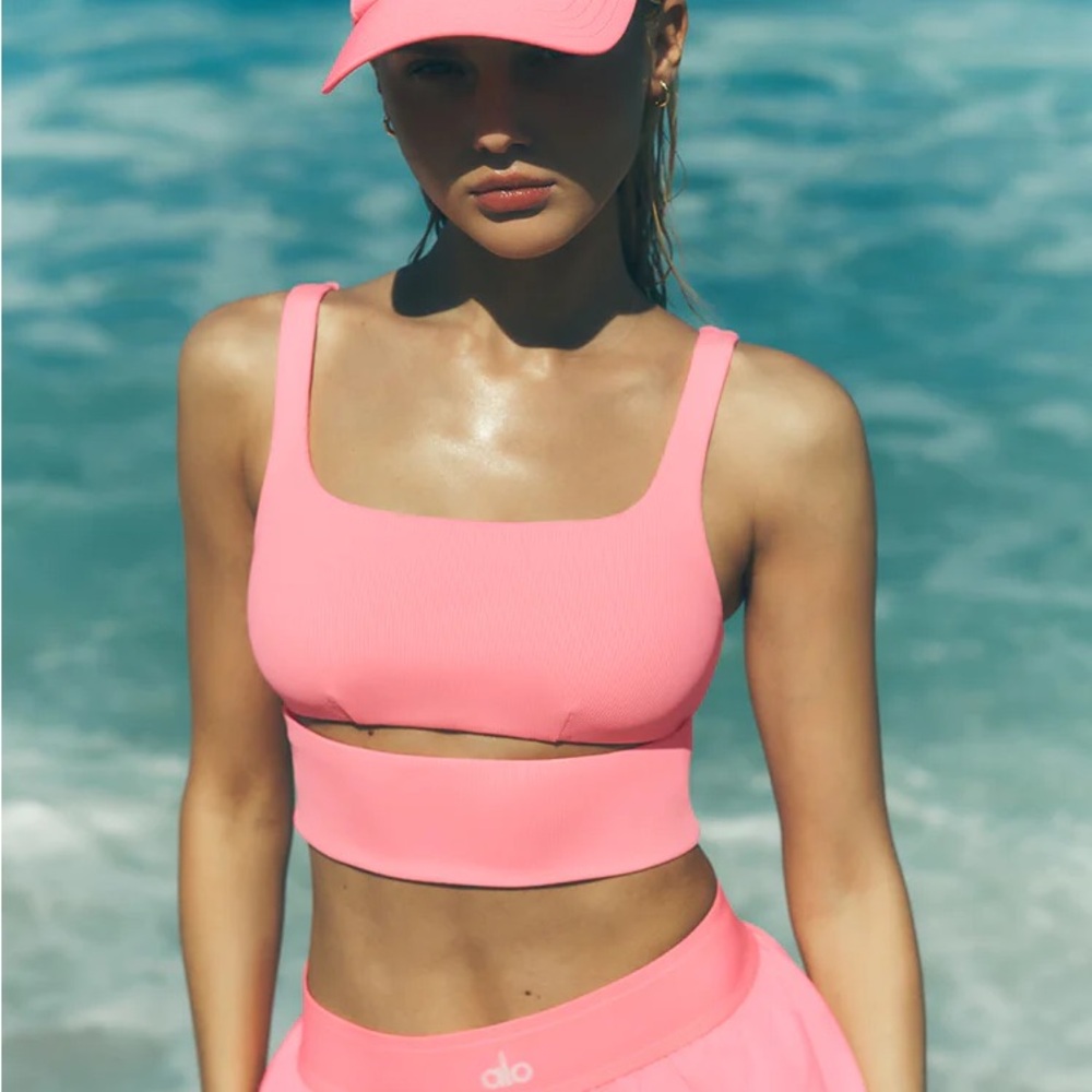 NWT Alo Slit Bra in Neon Bubblegum